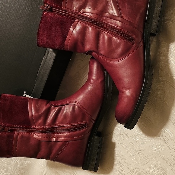 Umberto Raffini Red Heeled Boots with Polished Leather and Classic Design - Picture 8 of 12